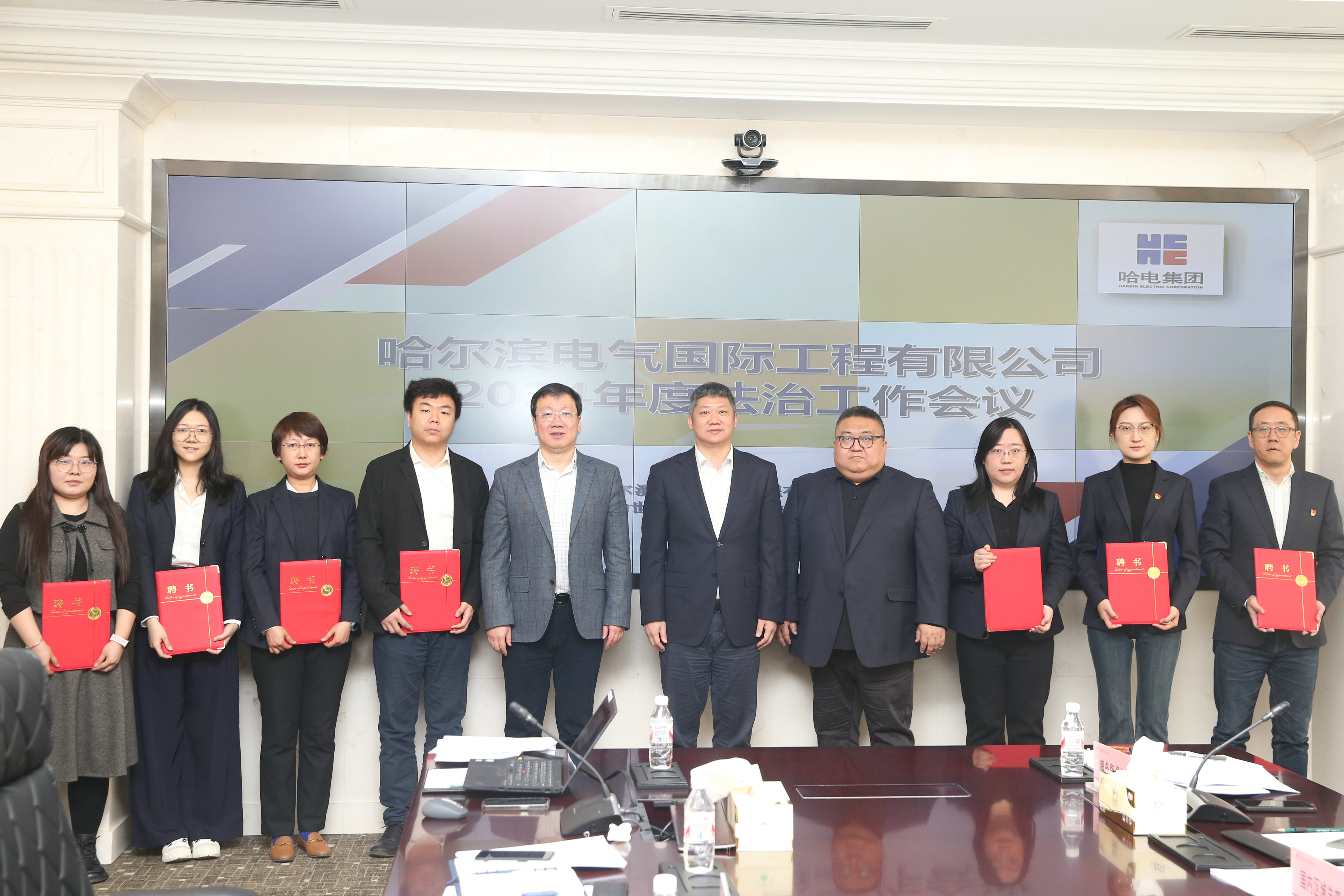 星耀国际国际为部分重点部门法律顾问颁发聘书.jpg 星耀国际国际为部分重点部门法律顾问颁发聘书.jpg